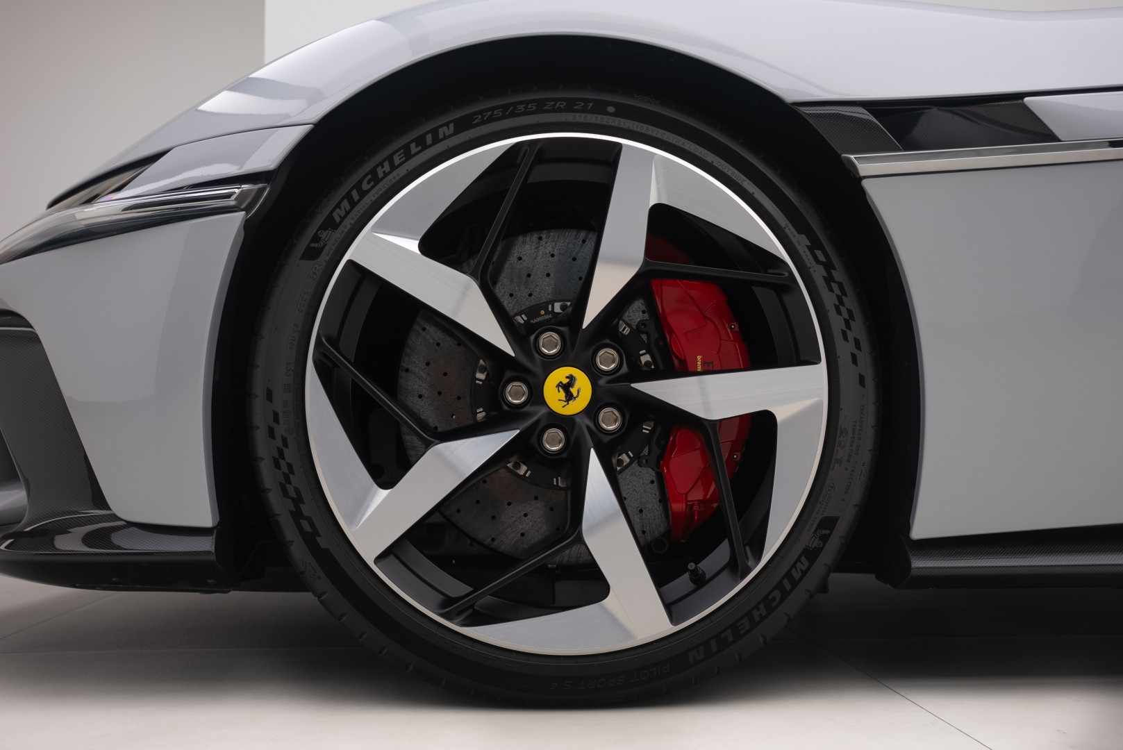 2025 FERRARI 12 CILINDRI. 7 YEARS MAIN DEALER SERVICE. FULL CARBON EXTERIOR. CUSTOM SPECIFICATIONS.